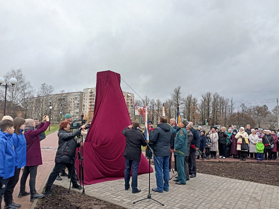 Памятный знак ликвидаторам последствий аварии на Чернобыльской АЭС - г.  Тихвин, ул. Машиностроителей д. 1 на портале ВДПО.РФ